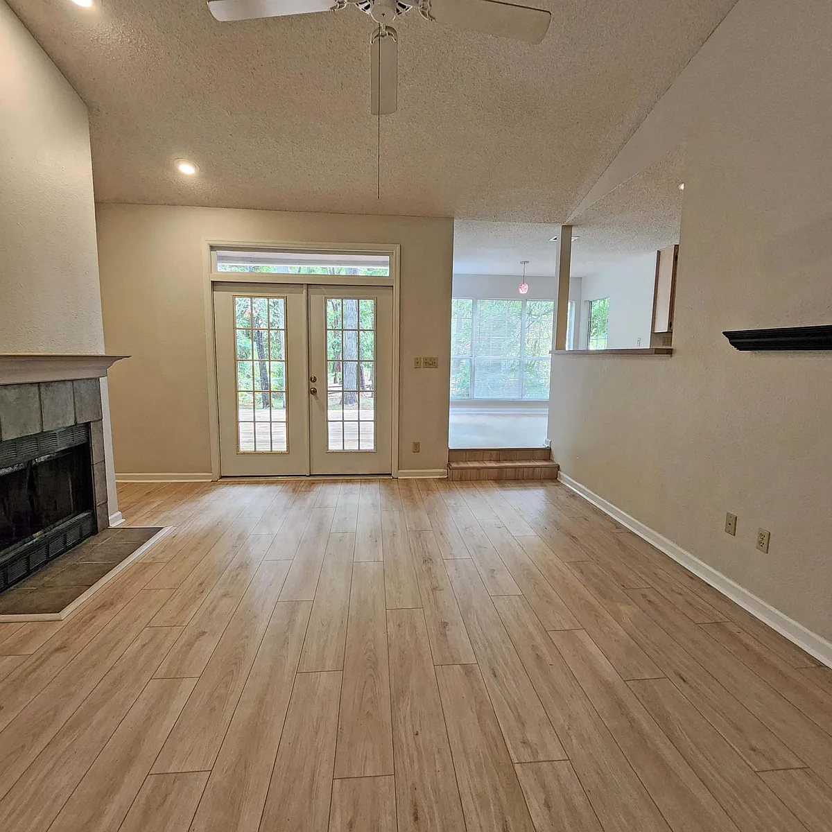Living/Dining Area - 2217 Tuscavilla Rd