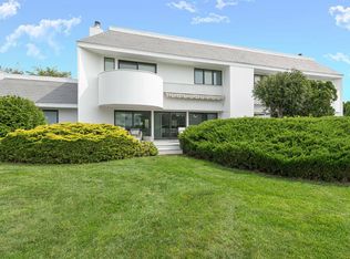 9 Cove Point Ct, Water Mill, NY 11976
