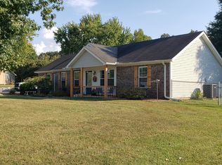 1014 Willowbank Dr, Ashland City, TN 37015