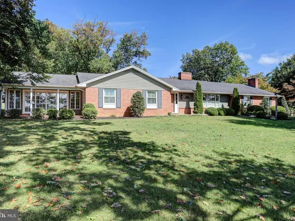 5793 Oakwood Dr, Mercersburg, PA 17236