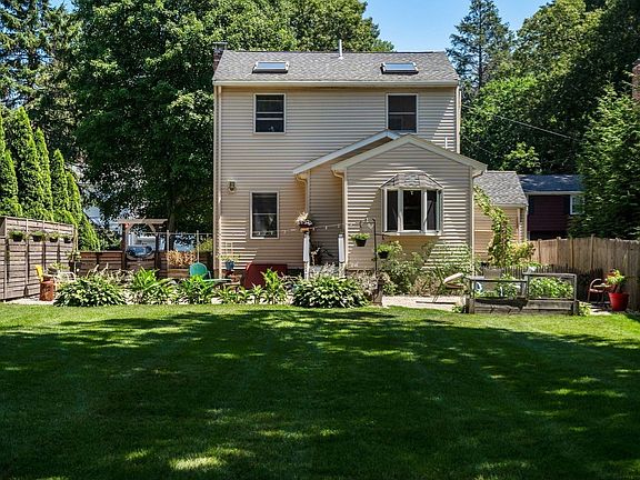 4th image of 18 Lodge Rd