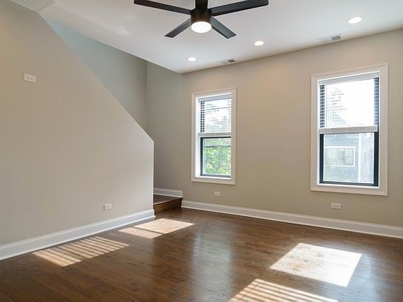 5th image of 2100 W Barry Ave #2F