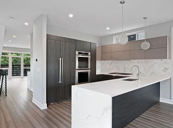 4th image of 1530 W Oakdale Ave #2
