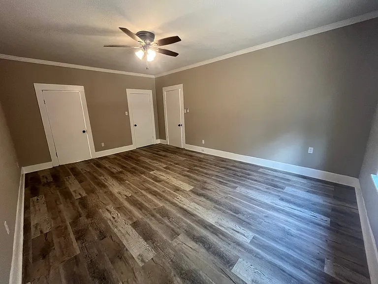 1010 Avenue K — Photo 15