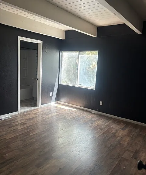 514 Rose Ln — Photo 12