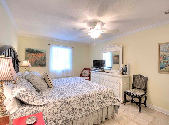 3rd image of 850 Mallery St #11W