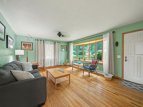 3rd image of 5421 Eastland WAY