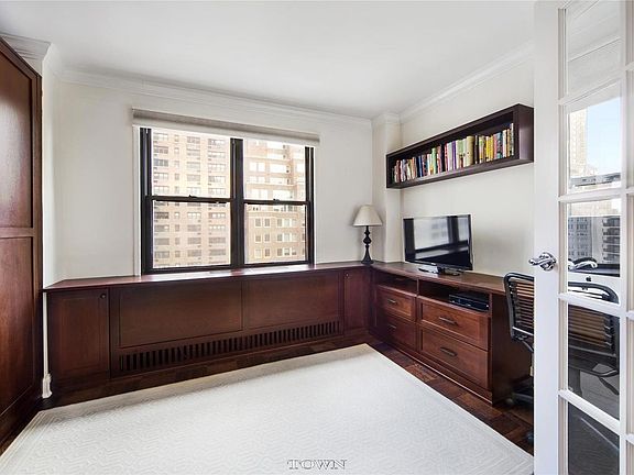 4th image of 301 E 62nd St APT 9A