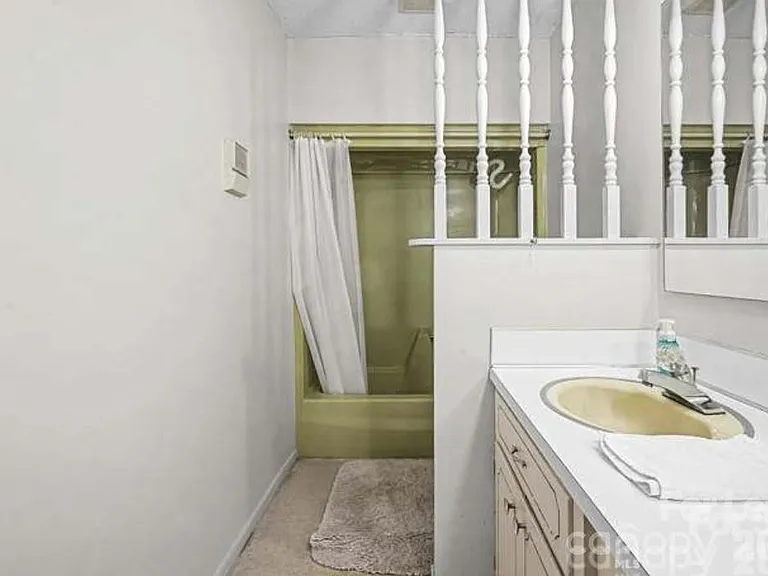 8122 Knollwood Cir — Photo 8