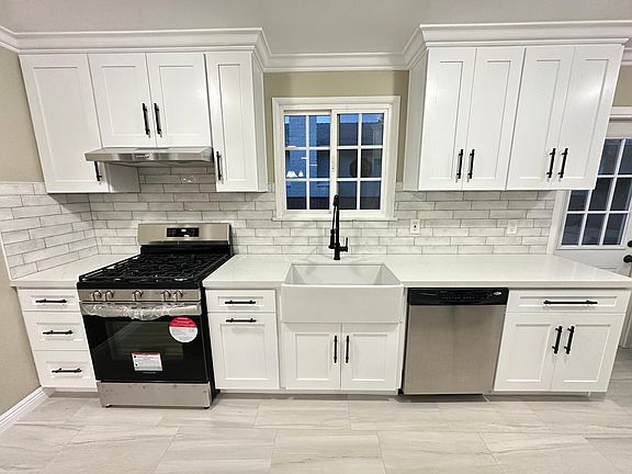 3rd image of 7539 Royer Ave