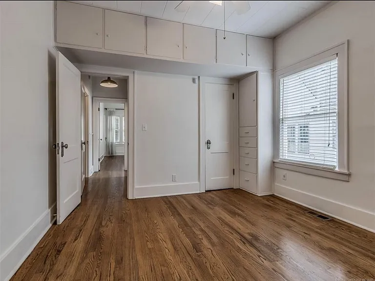 1344 E 20th St S — Photo 16