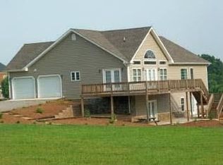 1212 Foxfire Ln, Bedford, VA 24523