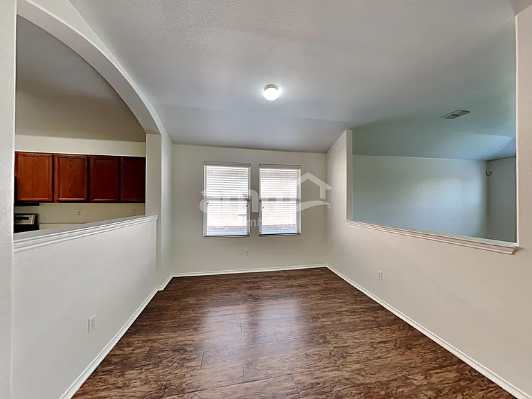 742 Mission Ln — Photo 5
