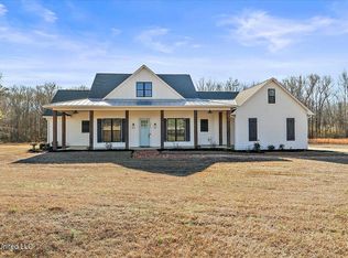 522 Country Club Rd, Canton, MS 39046