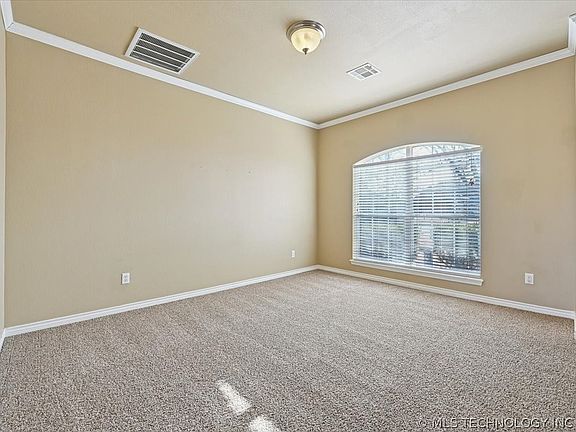 4th image of 1400 W Granger St