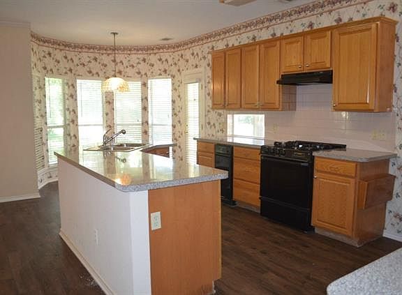 4th image of 5301 Montclair Dr