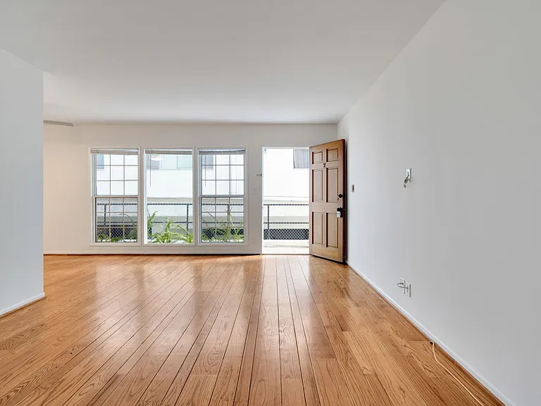 218 S Gale Dr — Photo 11
