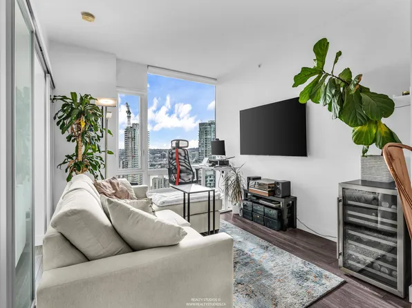1283 Howe St #3305, Vancouver, BC V6Z 0E3