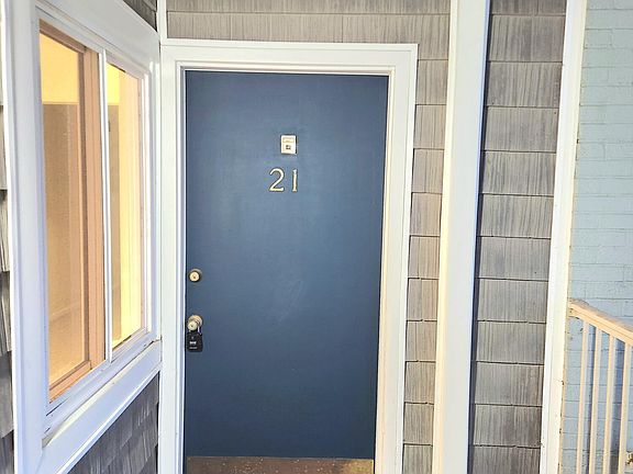 4th image of 1815 Gardiner Ln APT B21