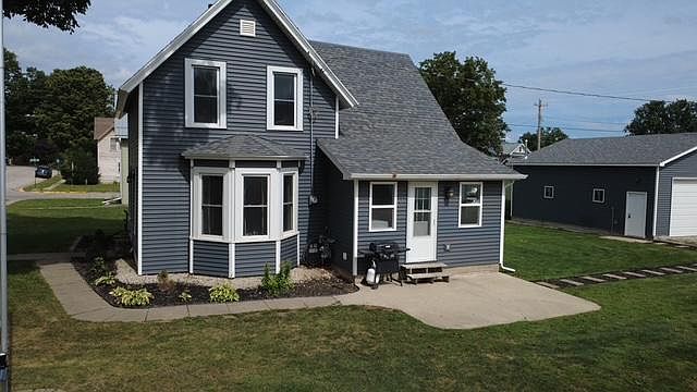 1st image of 214 Maple St N
