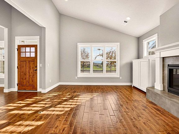 4th image of 3957 Shamrock Dr