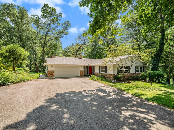 5087 Foxcroft Dr, Kalamazoo, MI 49009