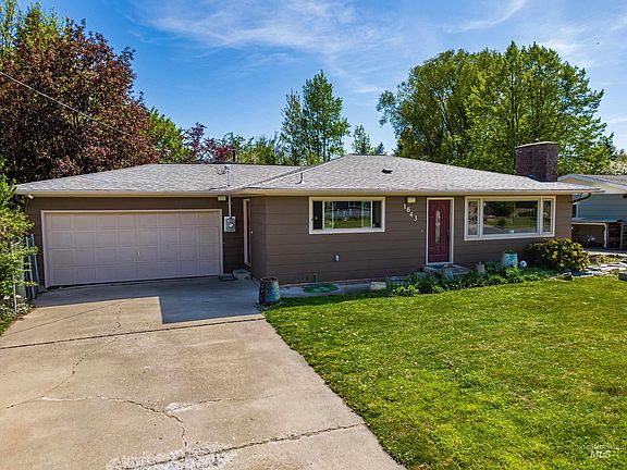 3rd image of 1643 Hillcrest Dr