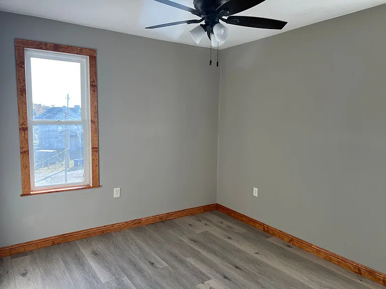 1421 N Main St — Photo 6