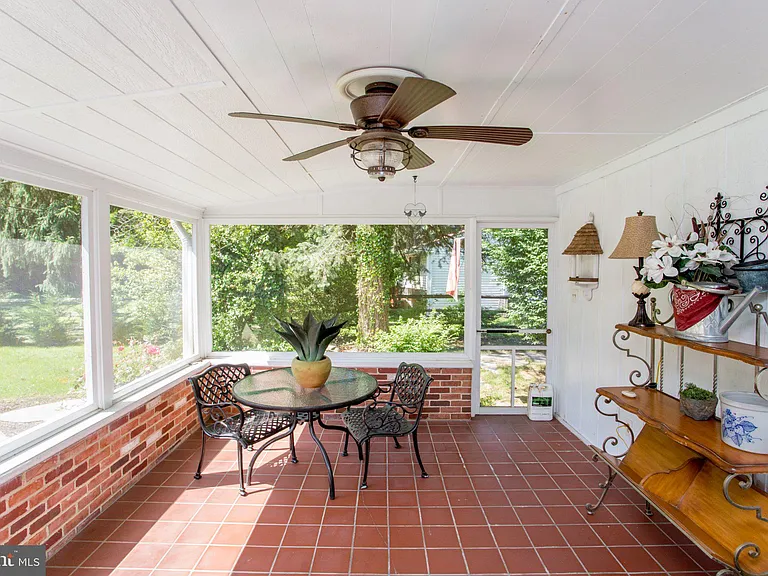 67 Townview Dr — Photo 33