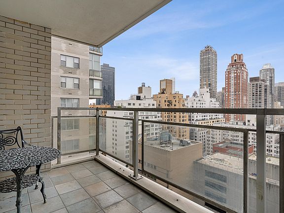 5th image of 150 E 69th St #18A