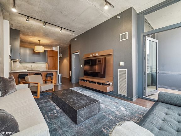 4th image of 235 W Van Buren St Unit 3216