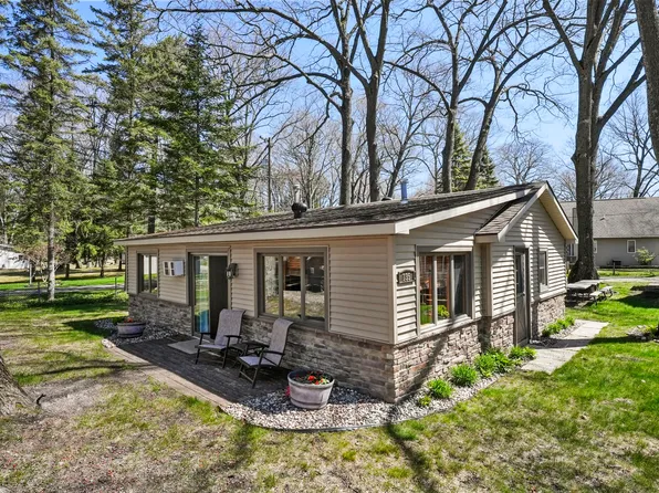 135 Alpena Trl, Houghton Lake, MI 48629
