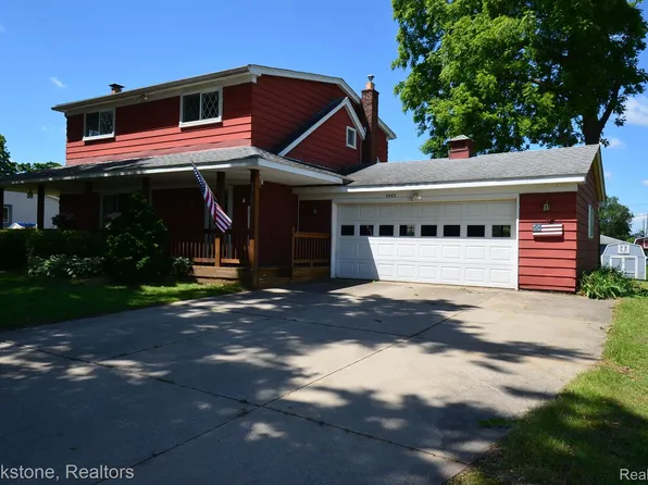5465 Winell St, Clarkston, MI 48346
