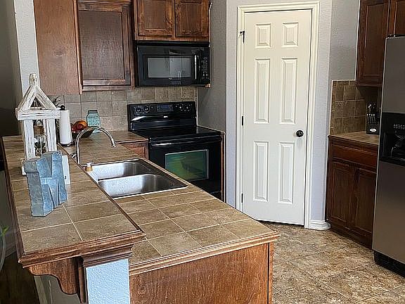 4th image of 16 Vail Ct