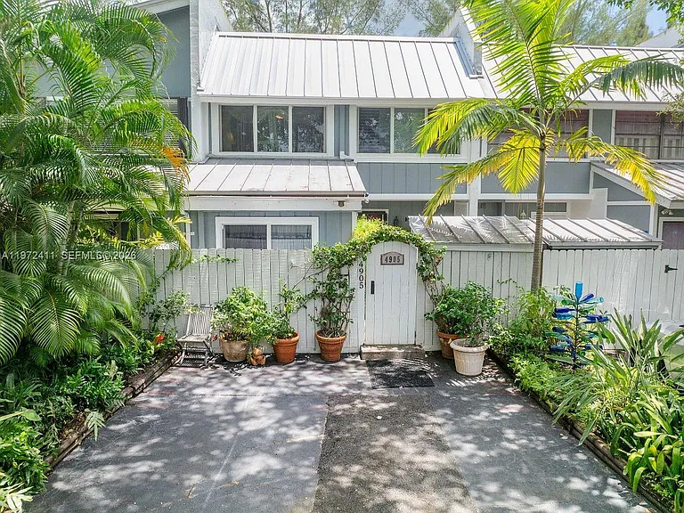 4905 SW 71st Pl — Photo 3