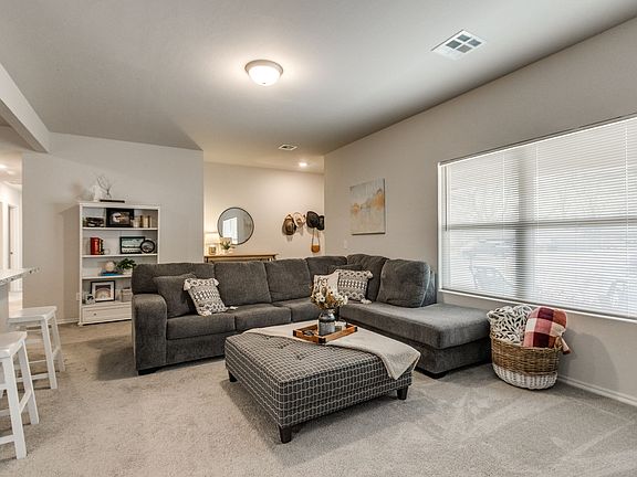 5th image of 823 Highgarden Cir