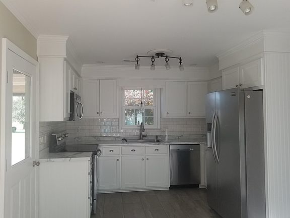3rd image of 112 E Bailey Springs Dr