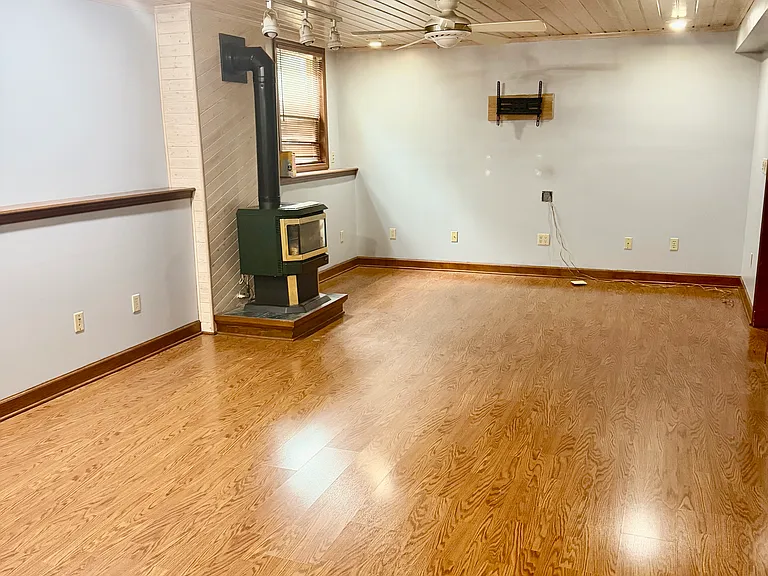 102 Stanford Way NE — Photo 8