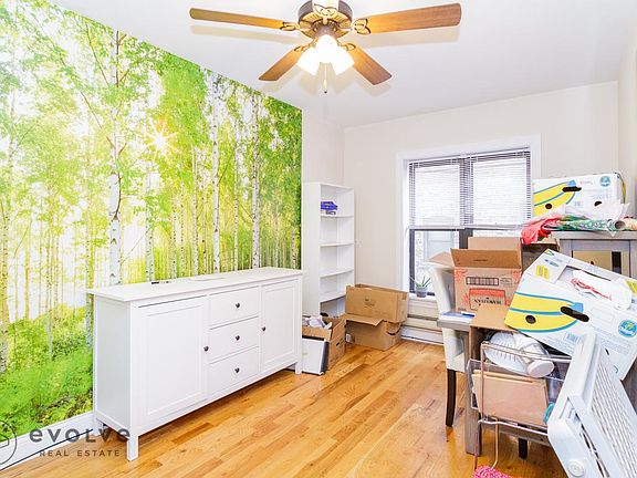 3rd image of 815 W Cornelia Ave #817A108