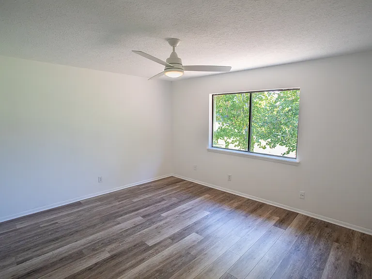 12825 Stillwood Dr — Photo 15