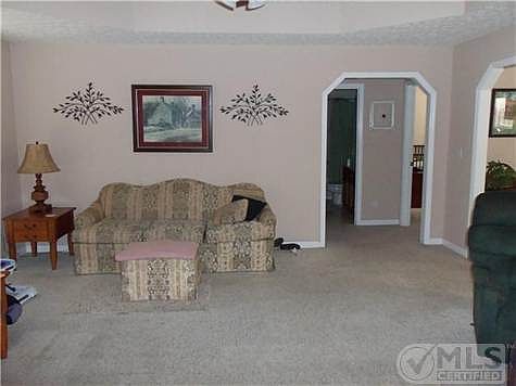 4th image of 122 Towers Ln