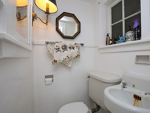 3rd image of 255 Glenview Dr SE