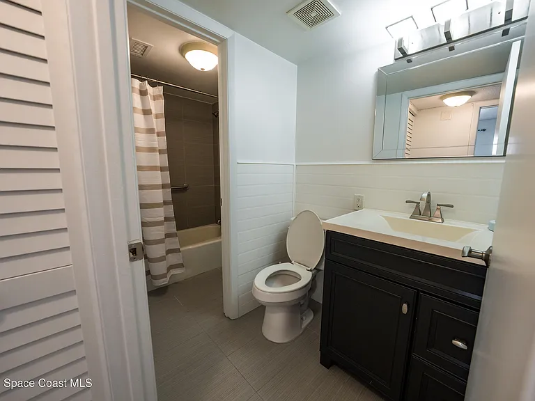 500 Palm Springs Blvd #403 — Photo 31