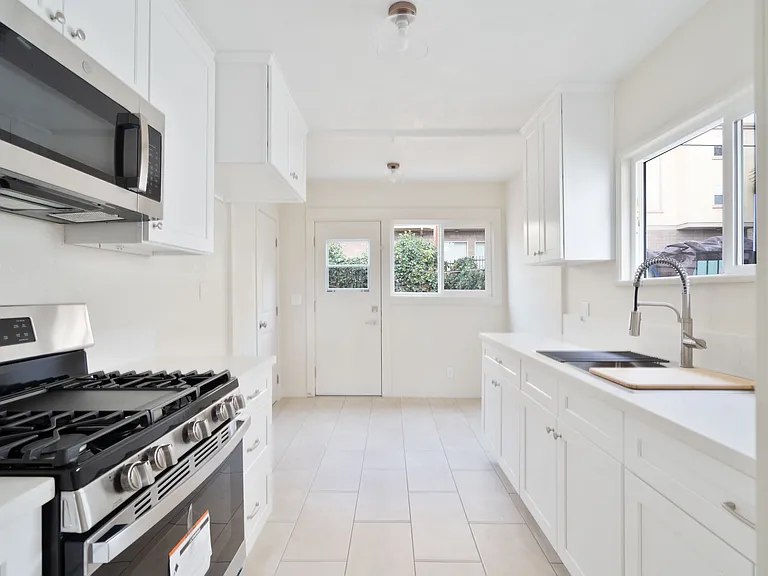 2214 1/2 N Thomas St — Photo 12