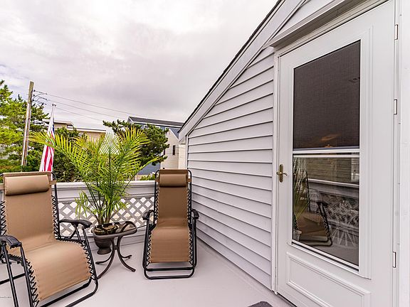5th image of 137 E Maryland Ave #4