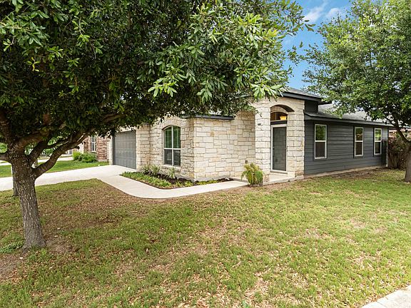 3rd image of 421 Capistrano Dr