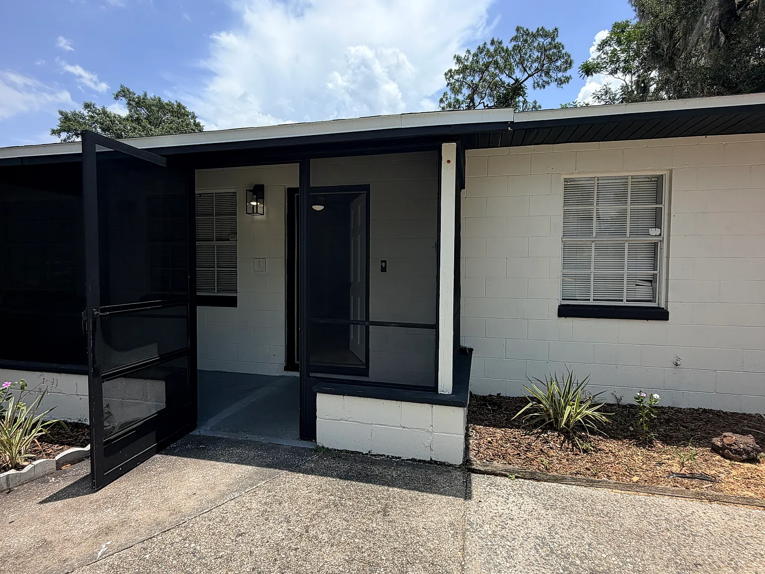 2 bed, 810 sqft, $1,350 — Photo 2