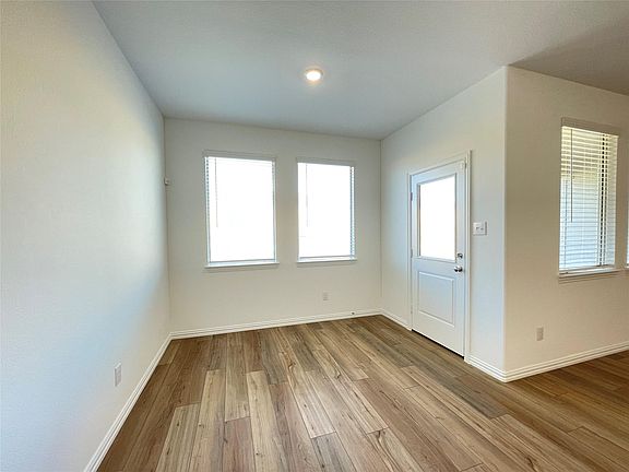 2nd image of 948 Dustwood Dr