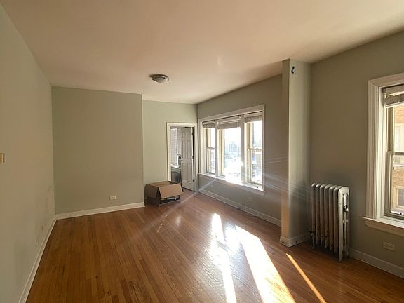 2nd image of 1950 W Leland Ave #2FT