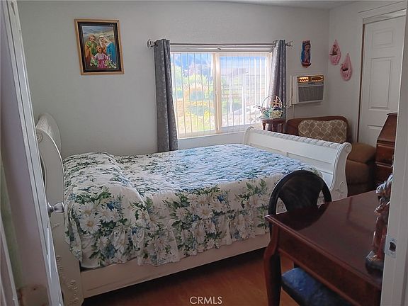 3rd image of 18204 Soledad Canyon Rd